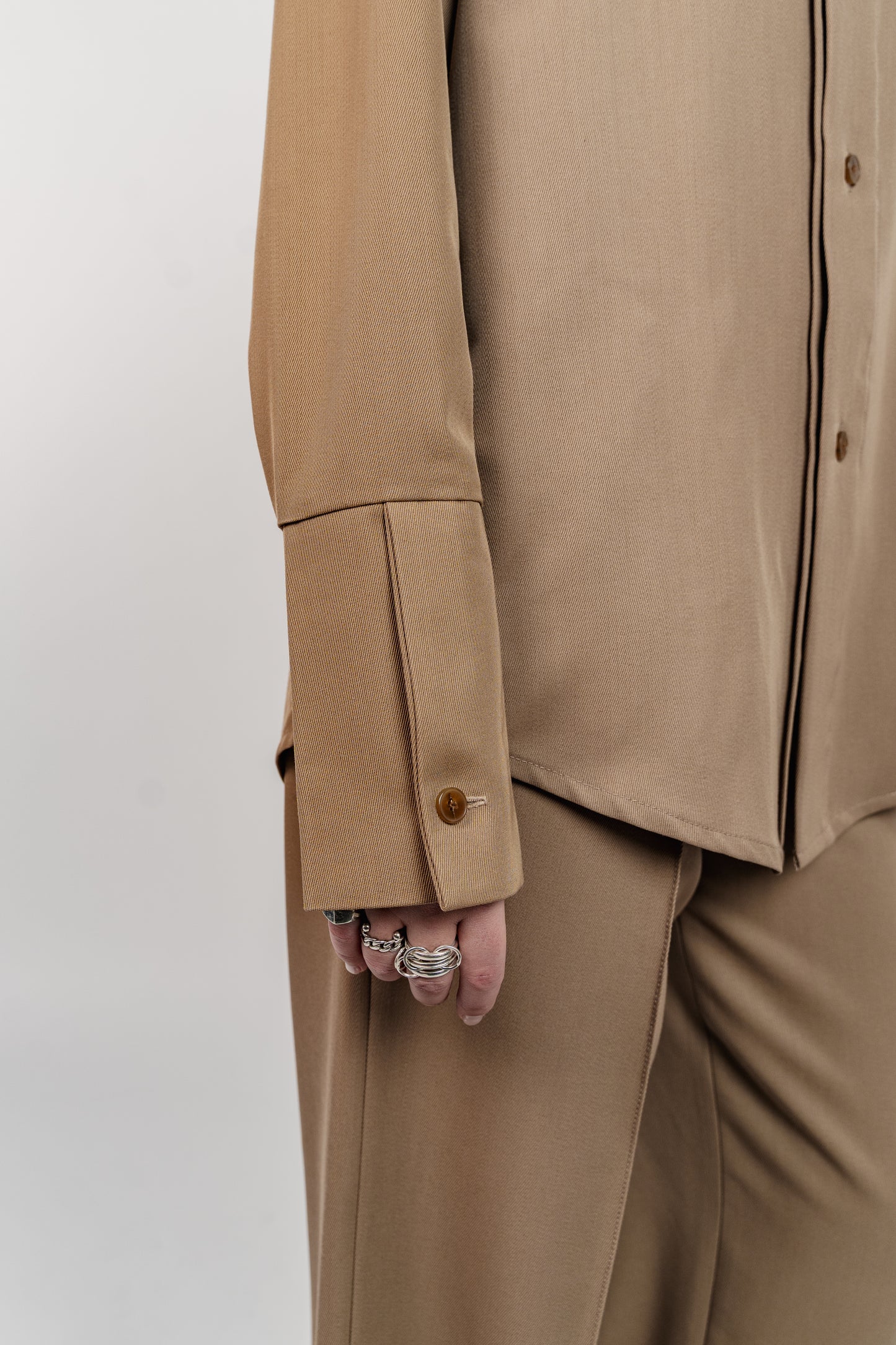 Chemise col haut en gabardine de laine